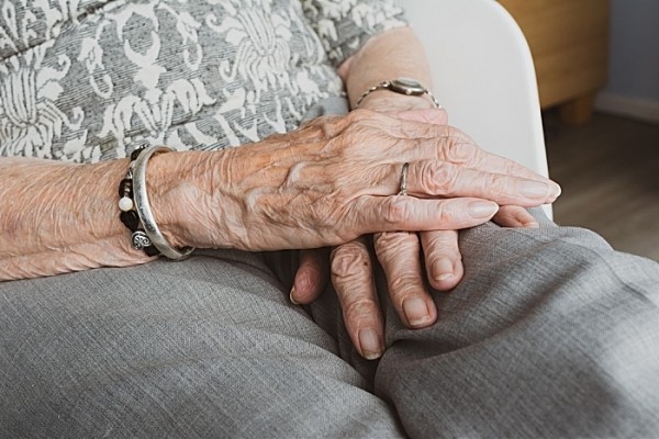 elderly social care pic by pixabay licence free