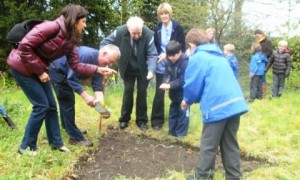 Stapeley pupils and Richmond residents plant for Nantwich