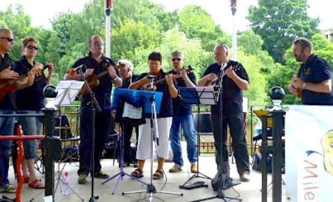 Nantwich N'Ukes at Chester Buskulele festival