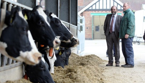 David Heath chats to Steve Small, manager of Reaseheath's dairy unit