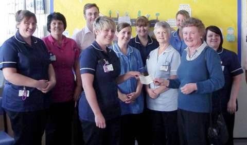 Pallgo rambling club donates £800 to Leighton Hospital