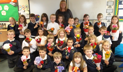 Wistaston Church Lane pupils make Mother's Day posies