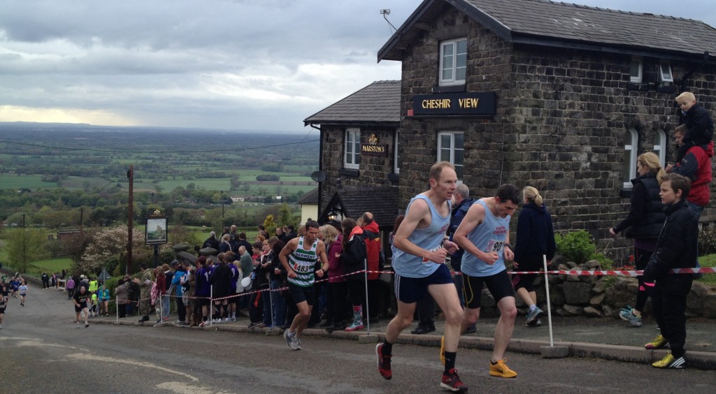 Two South Cheshire Harrier runners on the steepest section