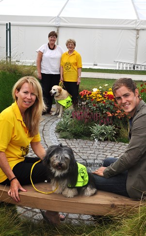 Designer Rick Tomlinson, volunteers Allison Coles and Margaret Plenderleath with PAT dogs Hattie and Kym, Sara Evans