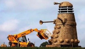 Snugburys at Nantwich unveils giant straw “Dalek” A51 sculpture