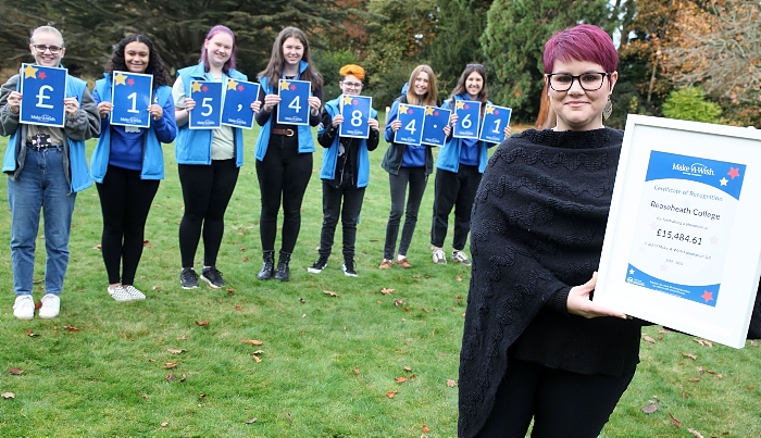 Make-A- Wish UK Nikki Wrench with Student Association members (1)