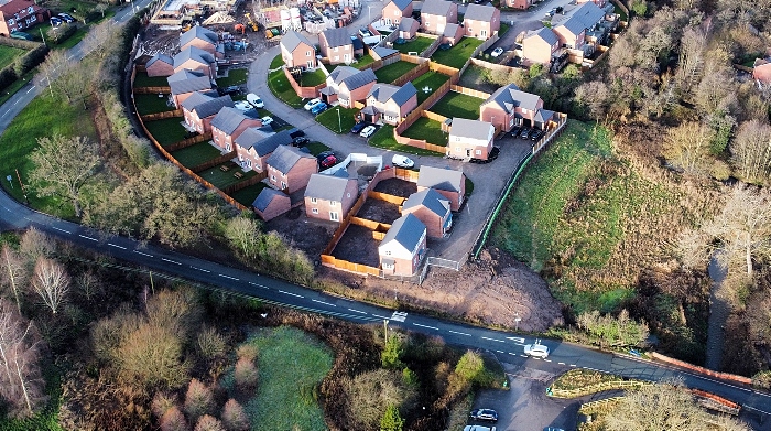 Final section of the tarmacked footpath, behind houses from Corbetts Close junction to Golden Jubilee Bridge (1)