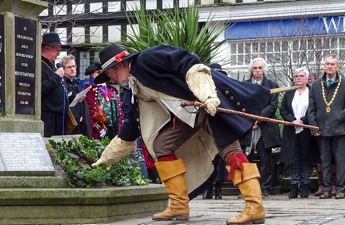 Simon Wright (Chairman of The Sealed Knot) lays a wreath at Nantwich war memorial (1)