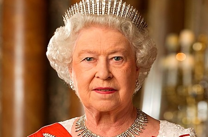 Queen Elizabeth - pic by Photograph taken by Julian Calder for Governor-General of New Zealand under licence