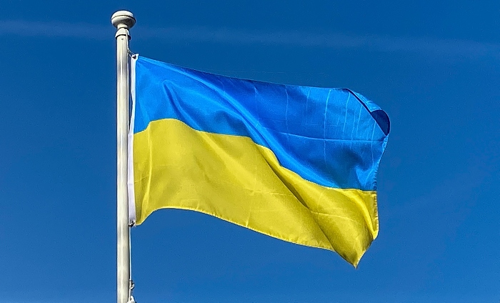 refugees - Ukrainian flag flying at Willaston war memorial (1)