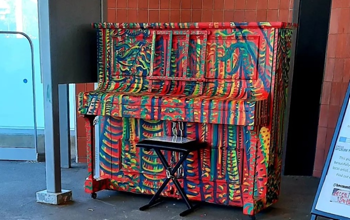 bus station piano finished