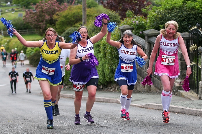 Runners dressed as cheerleaders (1)