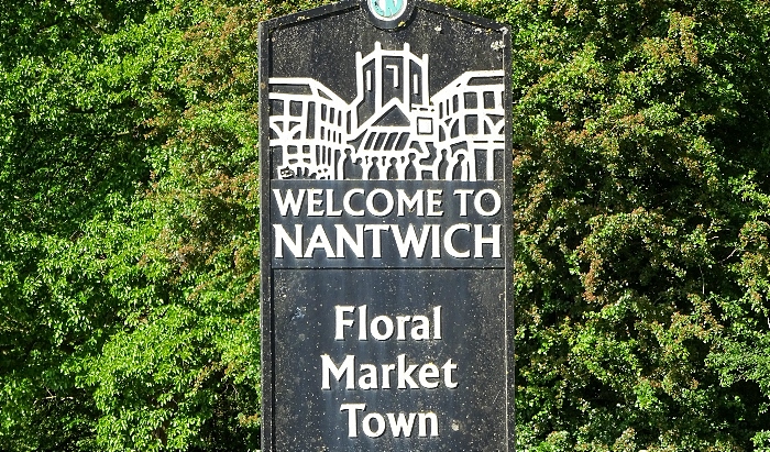 Welcome to Nantwich - Floral Market Town sign (1)