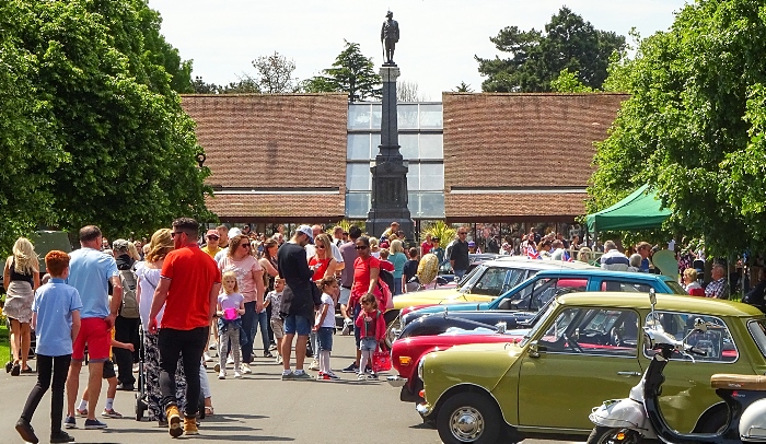 Classic car display with Boer War Memorial and Park Life Café in background (1)