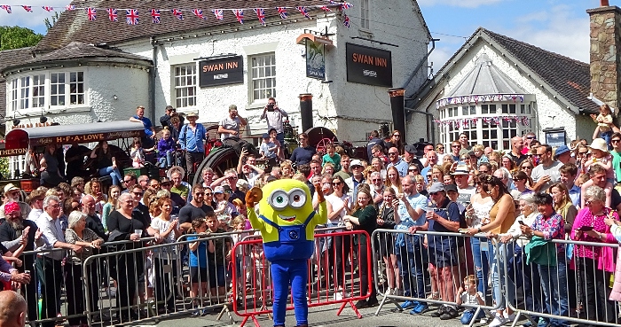 Fig Pie wakes - Mr Minions encourages the crowd to cheer on the rollers (1)