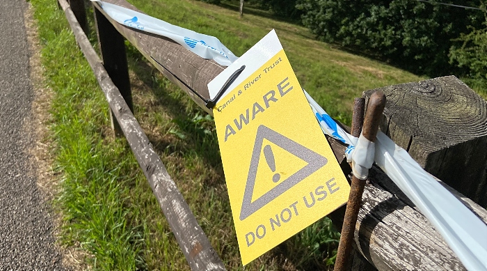 Canal & River Trust AWARE DO NOT USE sign at Shropshire Union Canal embankment adjacent to Welshmen’s Lane (2) (1)