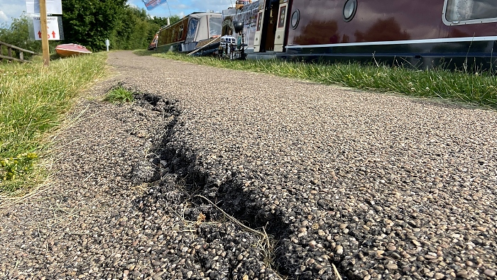 Cracks in Shropshire Union Canal towpath adjacent to Welshmen’s Lane (1)