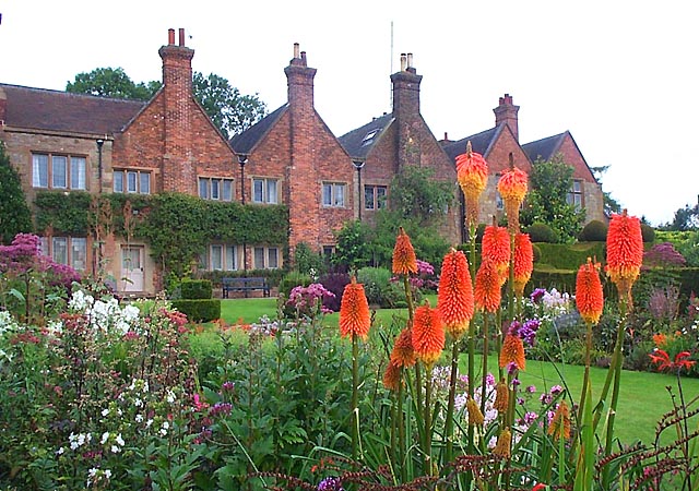 Felley Priory Garden - Garden Guild visit - pic by Garth Newton