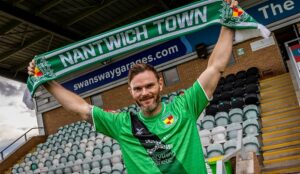 Nantwich Town sign ex Dabbers star Ritchie Sutton and three players