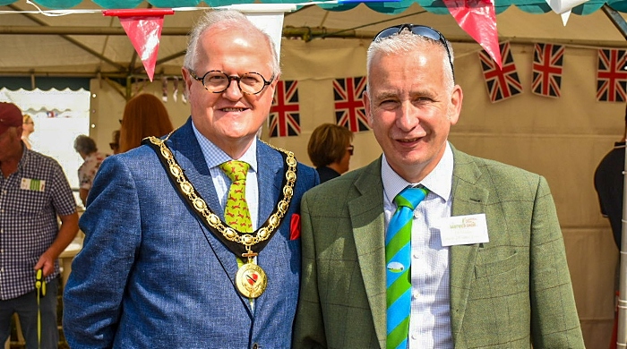 l-r Councillor Peter Groves Mayor of Nantwich Town Council and Michael-John Parkin Chairman of the Nantwich Agricultural Society (1)