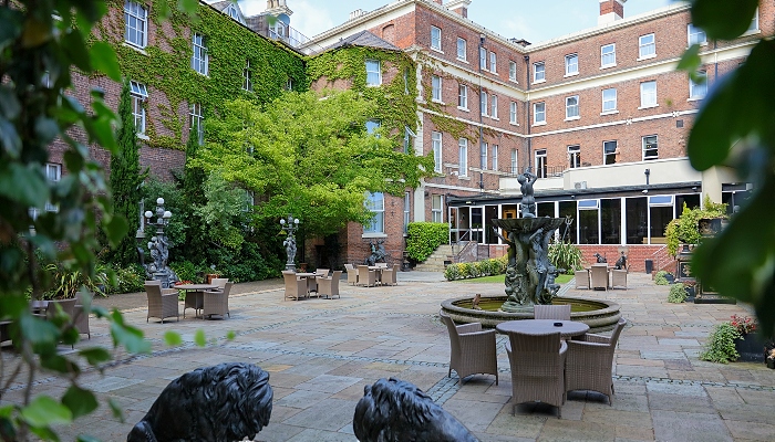 courtyard Queen at Chester