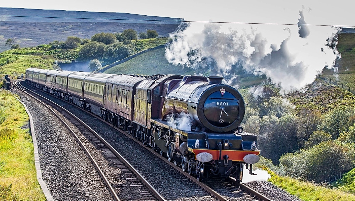 The Northern Belle on the outward leg at Lunds