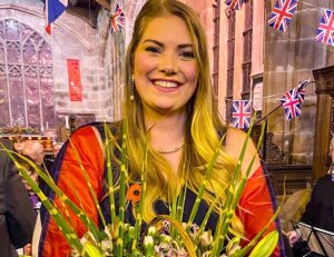 Jessica Thayer receives thank you flowers (1)