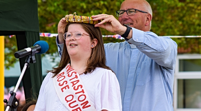St Marys Wistaston Rector Mike Turnbull crowns this years Wistaston Rose Queen Sophie Davies (1)