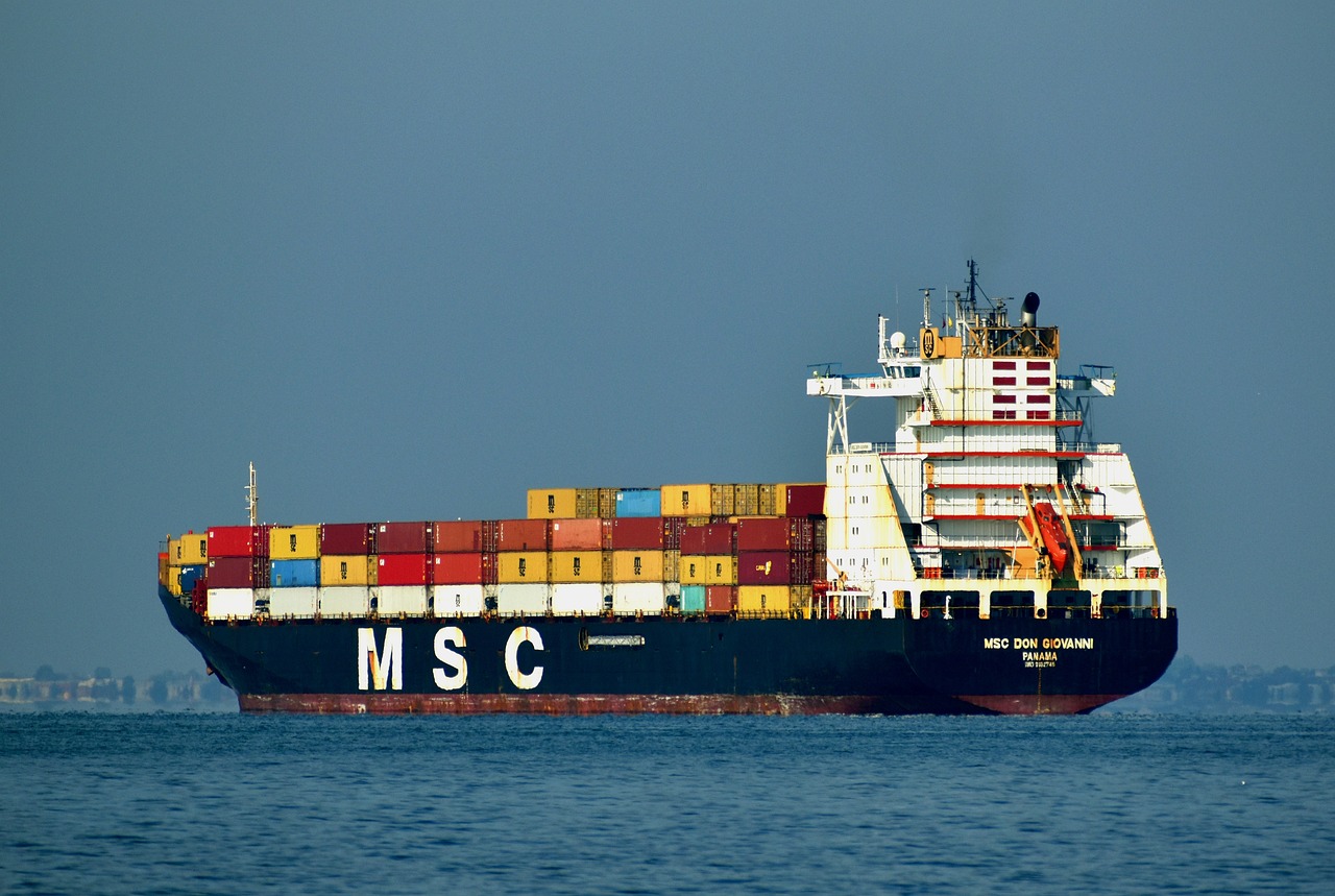 cargo-ship - pixabay free to use by Image by papazachariasa