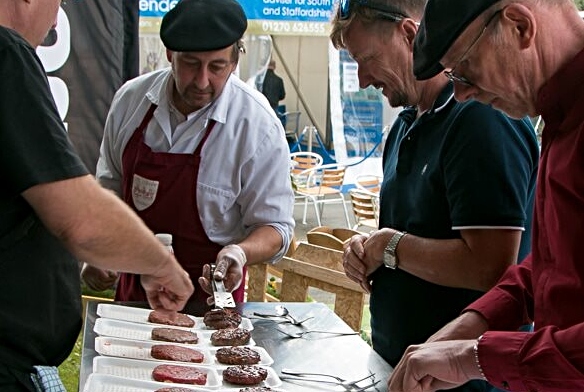 Clewlow butchers judging burger competition (1)