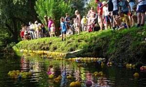 Hundreds enjoy Wistaston annual Duck and Model Boat races!