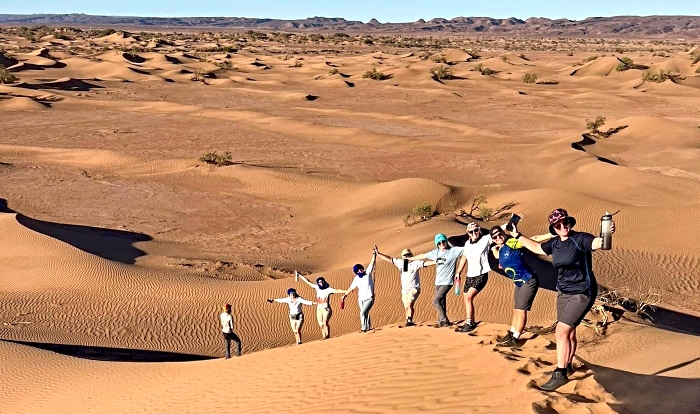 Sarah Iggo in the Sahara Desert with the other participants (1)