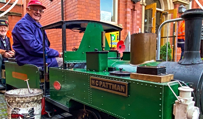 Steam loco with volunteers (1)