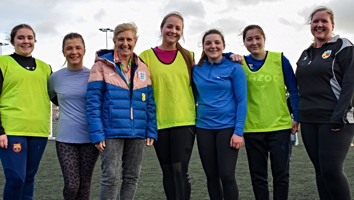 Debbie Hewitt MBE with players from the Women’s section (1)