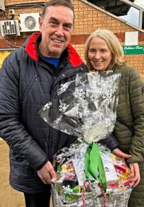 Des and Alison Williams with their 1st prize hamper (1)