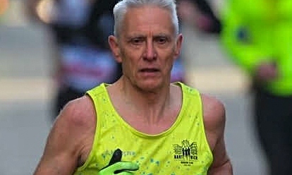 Mike Stevens running in the Manchester Marathon (1)