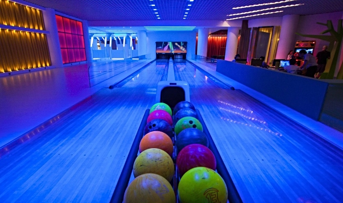 Ten pin bowling pic by pxhere - ten pin bowling - interactive games - licence free image https://pxhere.com/en/photo/1616018