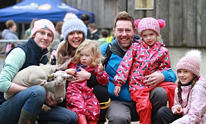 Fiona, Isla, James, Keira and Millie Rose meet Rachael Tuckey with lambs 2 (1)