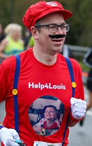 Runner raising money for Help4Louis (1)