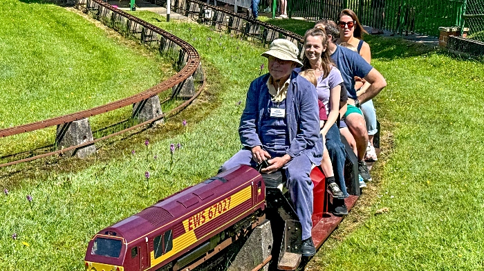 Visitors enjoy The Peacock Railway (2) (1)
