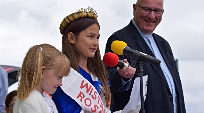 Wistaston Rose Queen Lucia Kemp gives her inaugural speech (1)
