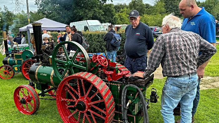 Miniature steam traction engines (1)