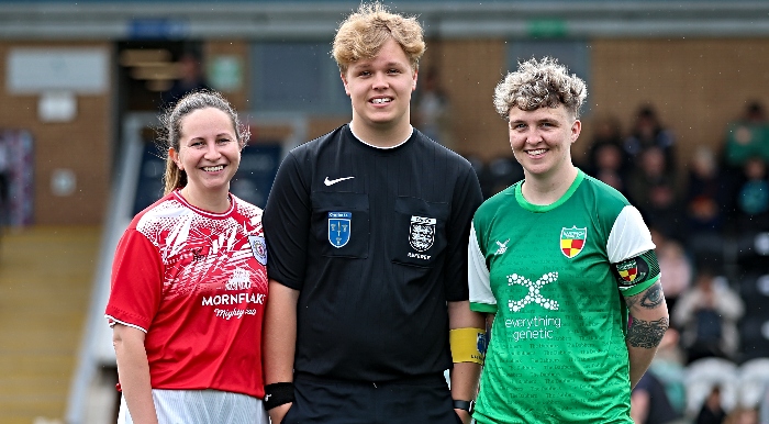 Pre-match - team captains and referee (1)