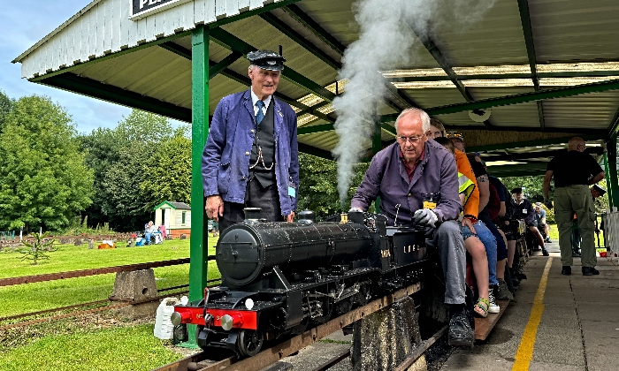 Society members inspect a miniature-gauge loco (1)