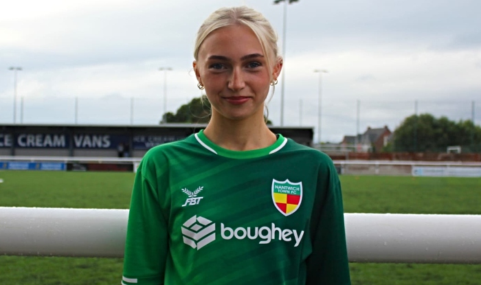 Alicia signs for Nantwich Women from Stoke City