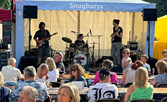 Live music performance on Snugburys Music Stage on Love Lane car park (1) (1)