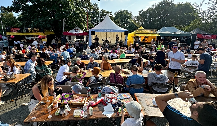 Live music performance on Snugburys Music Stage on Love Lane car park (2) (1)