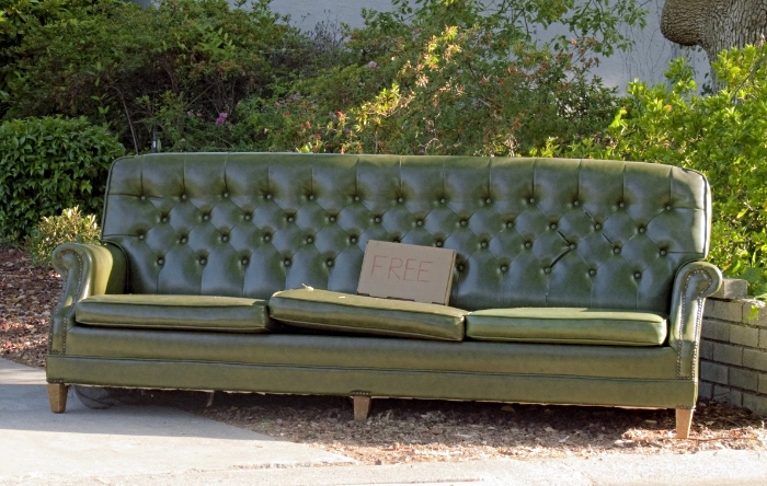 green sofa - pic by https___pxhere.com_en_photo_397329