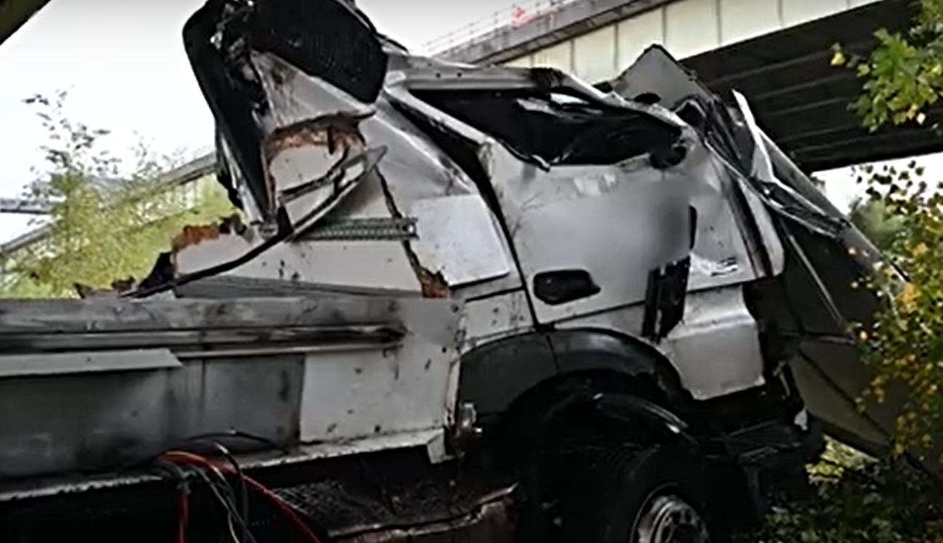 lorry M6 crash