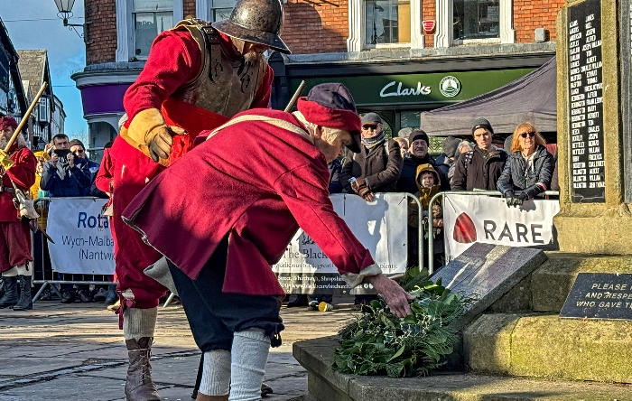 Geraldine McDonnell, from the Sealed Knot, lays a wreath in memory of Colin Bisset (1)